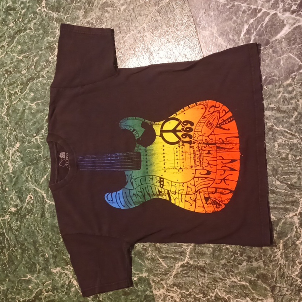 Woodstock tee shirt 3 days peace, love, music size medium
